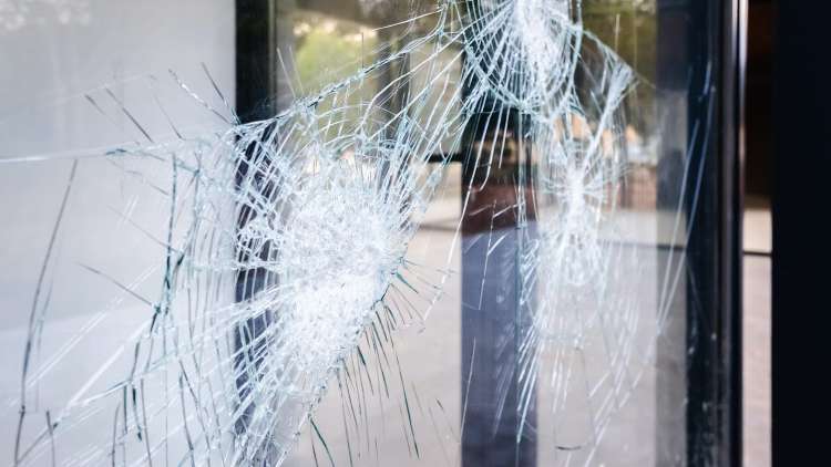 Is it Possible to Repair a Broken Commercial Glass in Chicago?